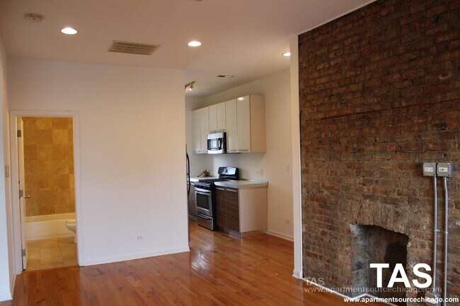 Building Photo - 1210 W Foster Ave