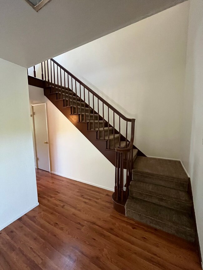 Foto del edificio - Large 2-Story Home in Covell Park