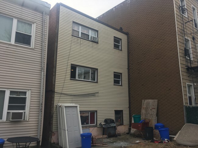 Building Photo - 26 Beacon Ave