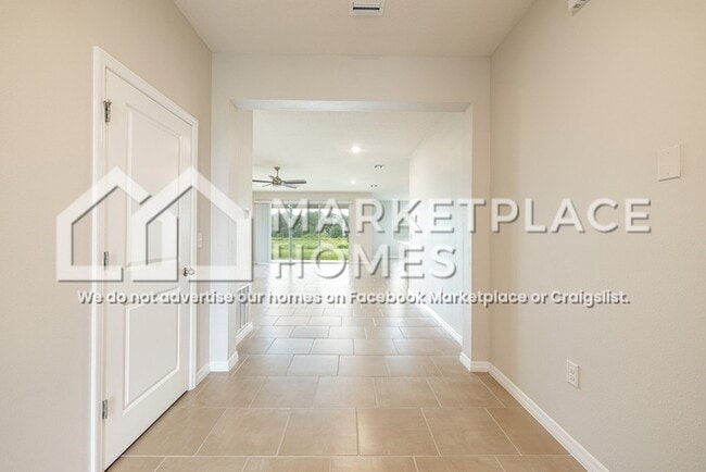 Foto del edificio - 10913 Laxer Cay Loop