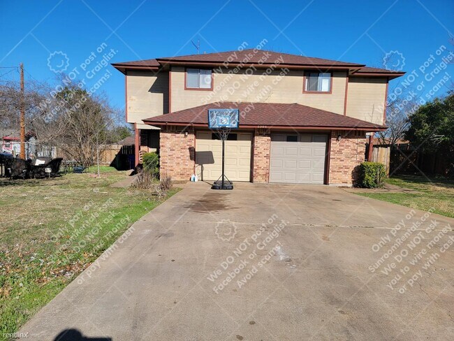 Foto del edificio - 3 br, 1.5 bath Duplex - 2506 Cypress Ln A A