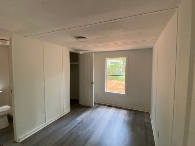 Foto del edificio - Newly remodeled home is located in Lancast...