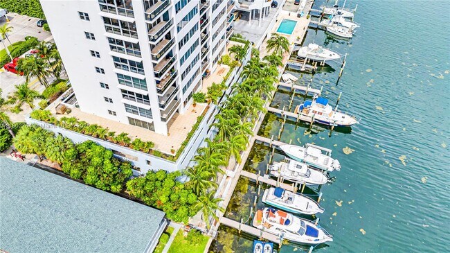 Foto del edificio - 7929 West Dr