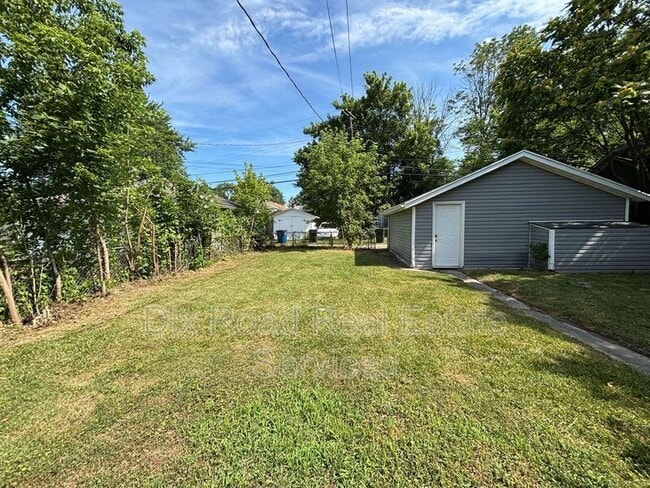 Building Photo - 229 Bellaire Ave