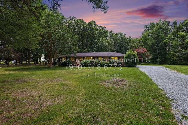 Building Photo - 2501 Galloway Rd