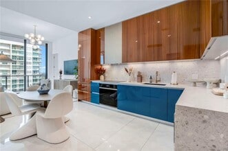 Building Photo - 2655 S Bayshore Dr
