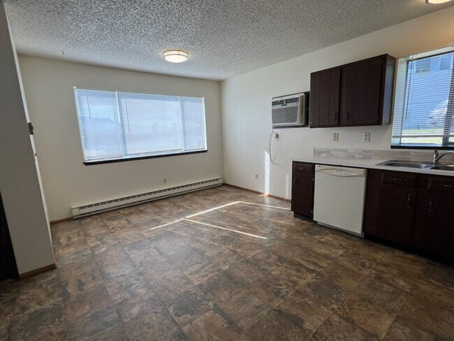 Foto del edificio - Spacious Pet-friendly, 2 bed, 1.5 bath, a/...