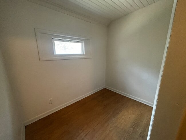 Building Photo - 805 Hazard Ave