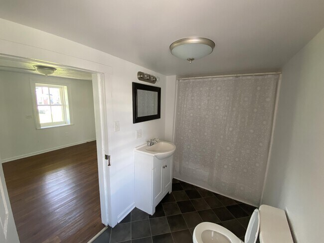 Building Photo - 34 E York St