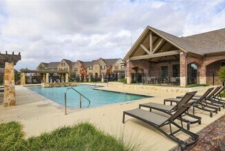 Building Photo - 7113 Huckleberry Dr
