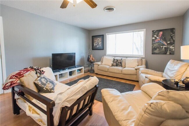 Foto del edificio - August 2025 Move In! 4 Bed 2 Bath Home in ...