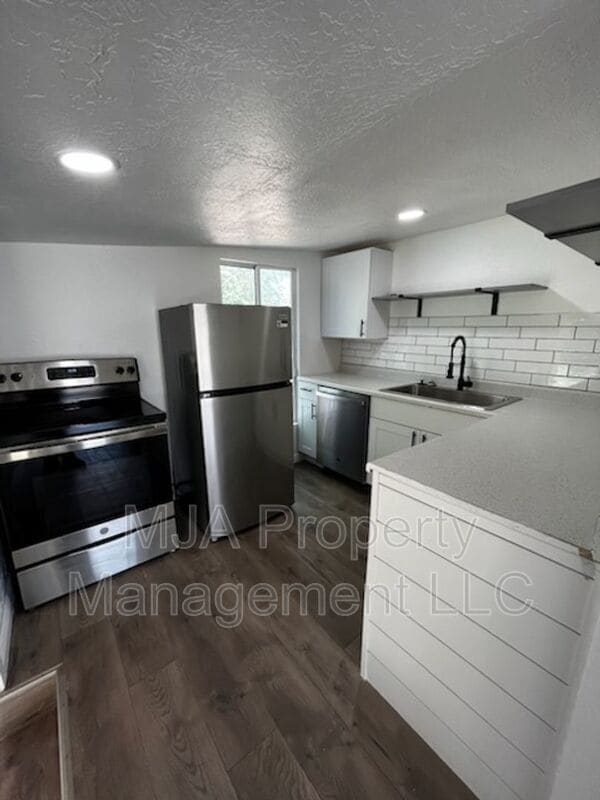 Building Photo - 2136 Monroe Blvd