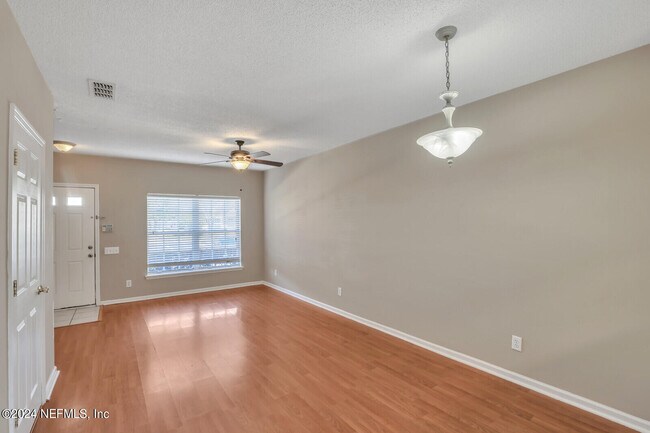 Foto del edificio - 12311 Kensington Lakes Dr