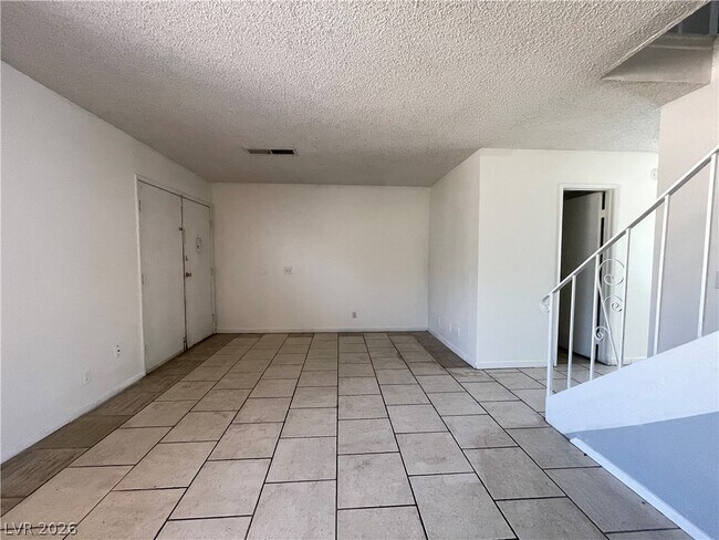 Foto del edificio - 3904 Blackford Pl