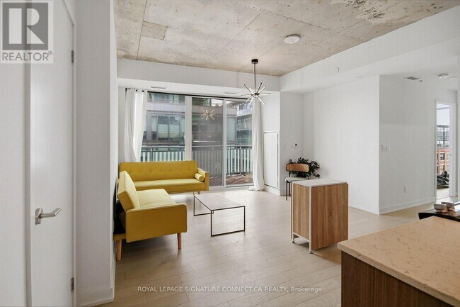 Photo du bâtiment - 45 Baseball Pl