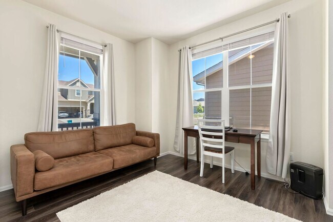 Foto del edificio - Stunner in North-East Fort Collins with 4-Bedrooms, 2.5 Bathrooms, and 2-Car Garage