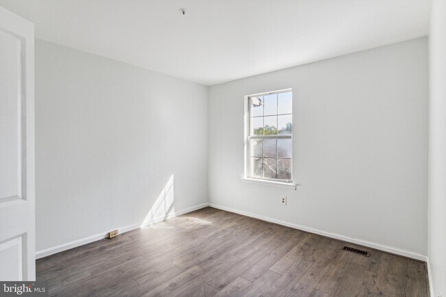 Building Photo - Amazing Opportunity to Rent this beautiful...