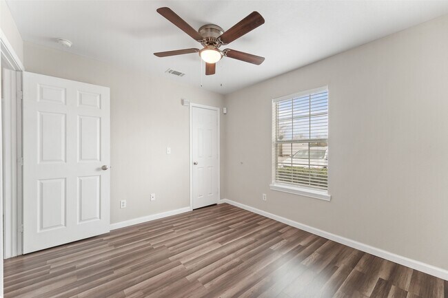 Foto del edificio - 516 Hollyhock st