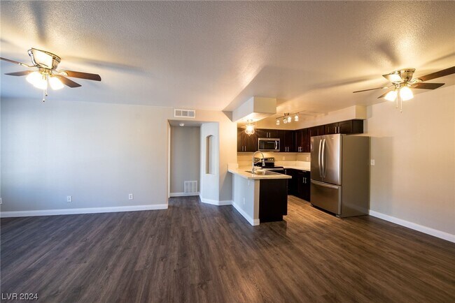 Foto del edificio - 1575 W Warm Springs Rd