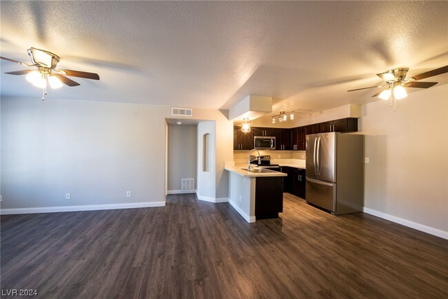 Building Photo - 1575 W Warm Springs Rd