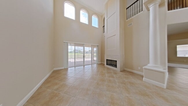 Building Photo - Beautiful 4-bedroom , 4 bathroom House wit...