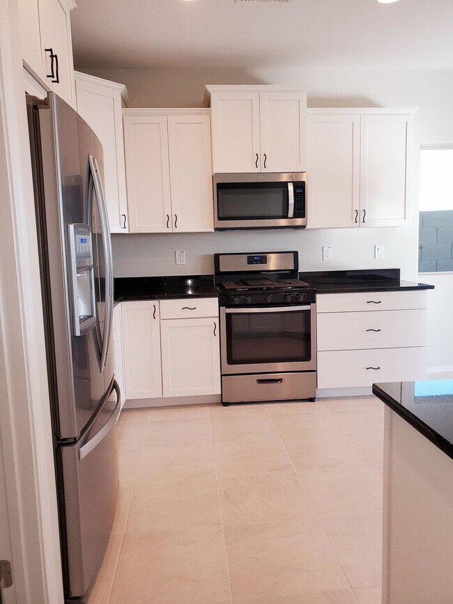 Building Photo - Anthem at Merrill Ranch Rental!