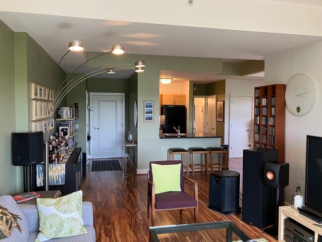 Entrada - 800 4th St SW
