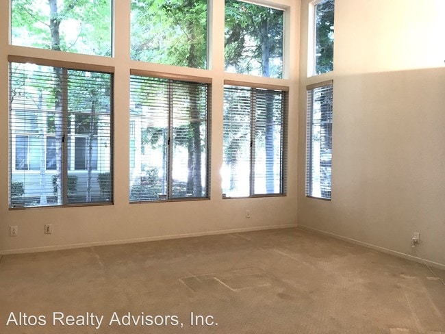 Building Photo - 3 br, 2.5 bath House - 435 Milan Drive #108