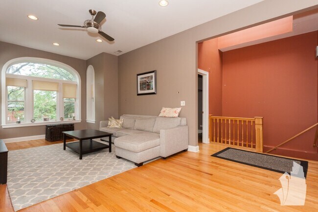 Foto del edificio - 2041 W Potomac Ave