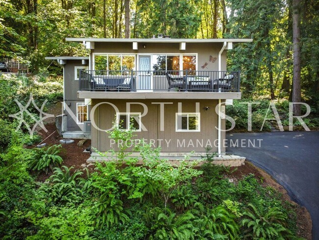 Foto del edificio - Hidden Lake Oswego Mid-Century Treasure