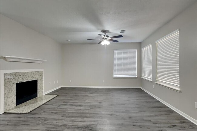 Foto del edificio - 24023 Ayscough Ln