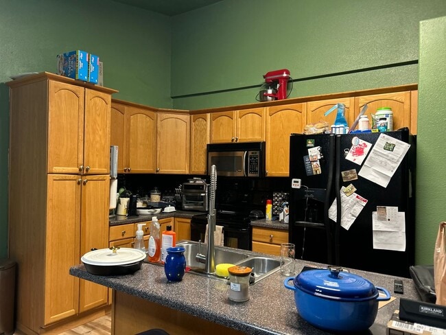 Building Photo - Century 21 Gold Rush - 3 bed, 2.5 bath (North Pole)