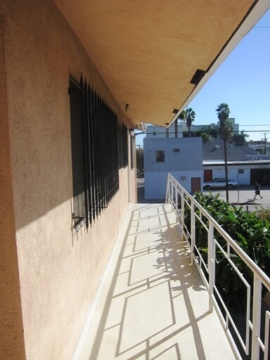 Building Photo - 6753 Selma Ave