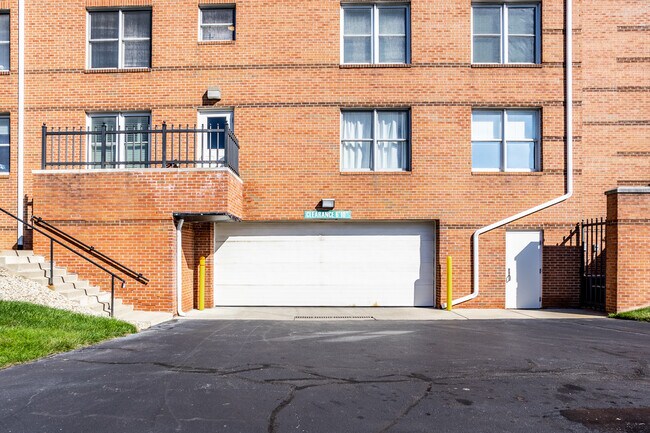 Building Photo - 8690 Jaffa Ct W Dr