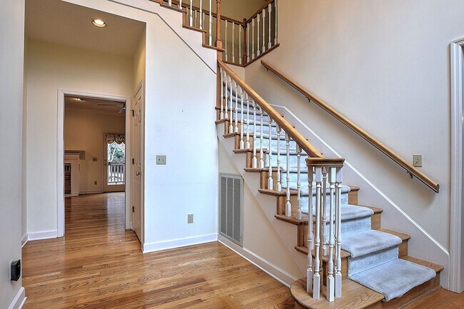 Building Photo - 4 Bedroom / 4.5 Bath  Brick Home ? Kingspo...
