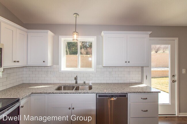 Foto del edificio - 3 br, 2 bath House - 5684 56th Street Nort...
