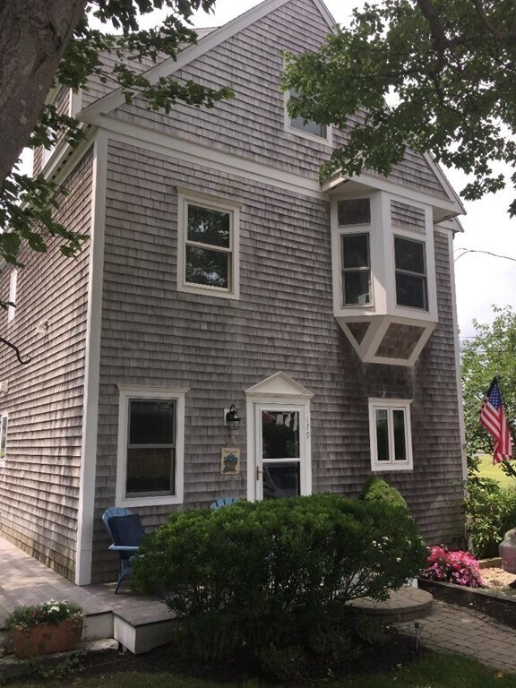 Building Photo - 179 Meadowview St