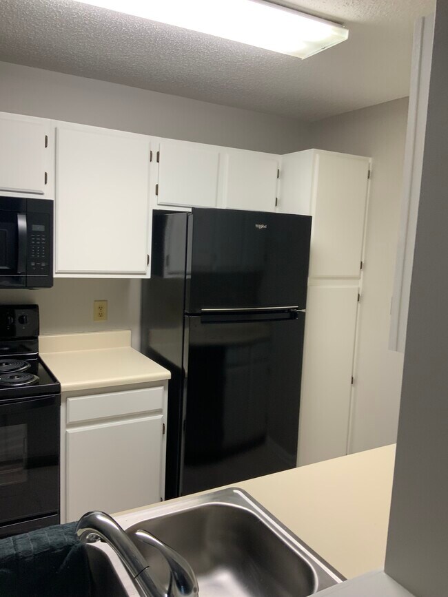 Foto del edificio - 711 Coventry Ln