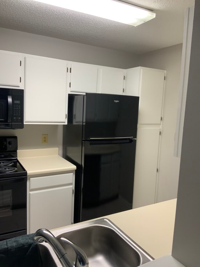 Building Photo - 711 Coventry Ln