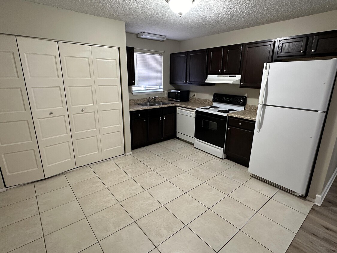 201 E College Blvd Unit 56, Niceville, FL 32578 Condo for Rent in