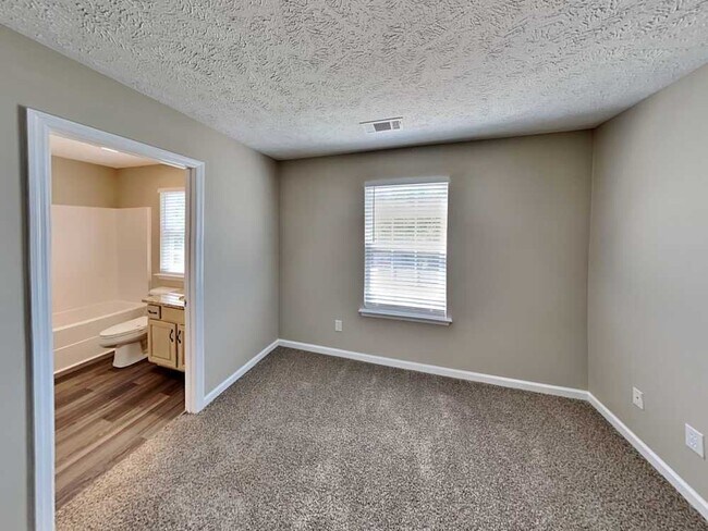 Foto del edificio - 6975 Calderwood Dr