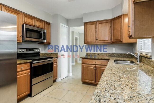 Building Photo - Happy New Year! Move in by 1/15 and get Fe...