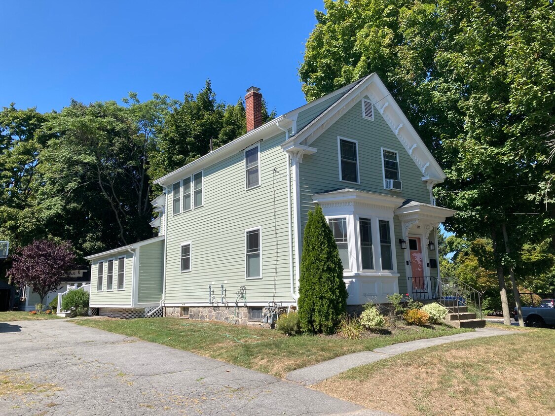 Primary Photo - 205 Main St
