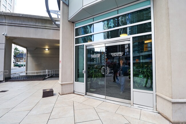 Photo du bâtiment - 242 Rideau St