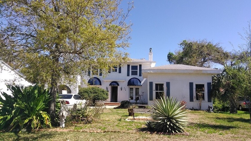 Primary Photo - 724 N Oleander Ave