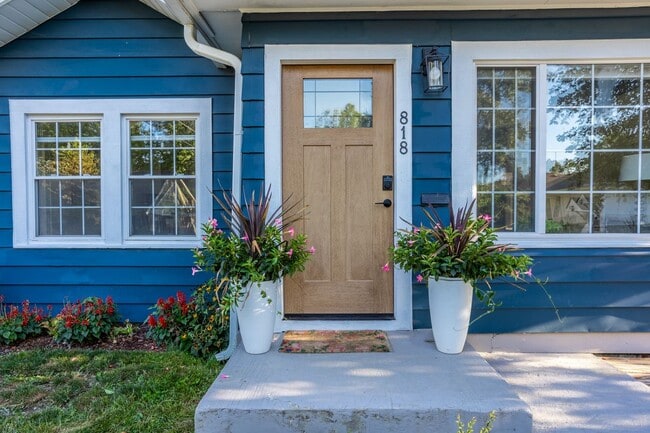 Building Photo - 818 E 50th St