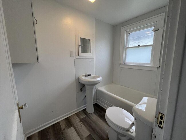 Building Photo - 608 Carrill Ct