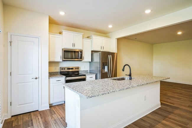 Building Photo - Charming 3BR Townhome in Clayton