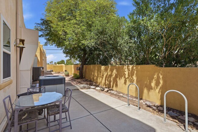Foto del edificio - 934 N Campbell Ave