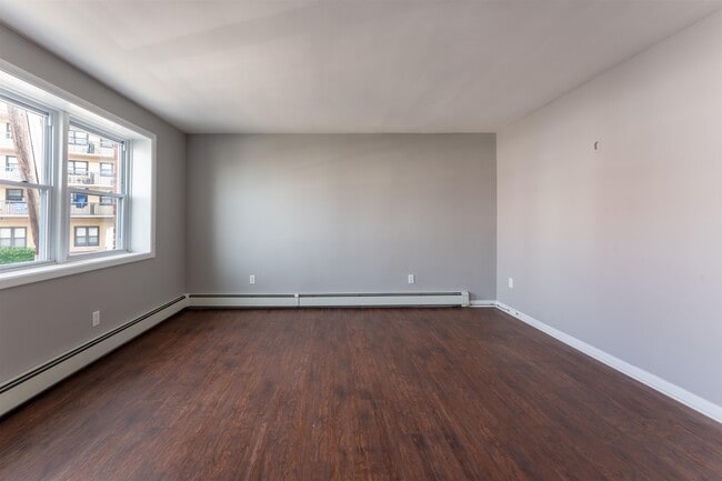 Building Photo - 6708 Columbia Ave